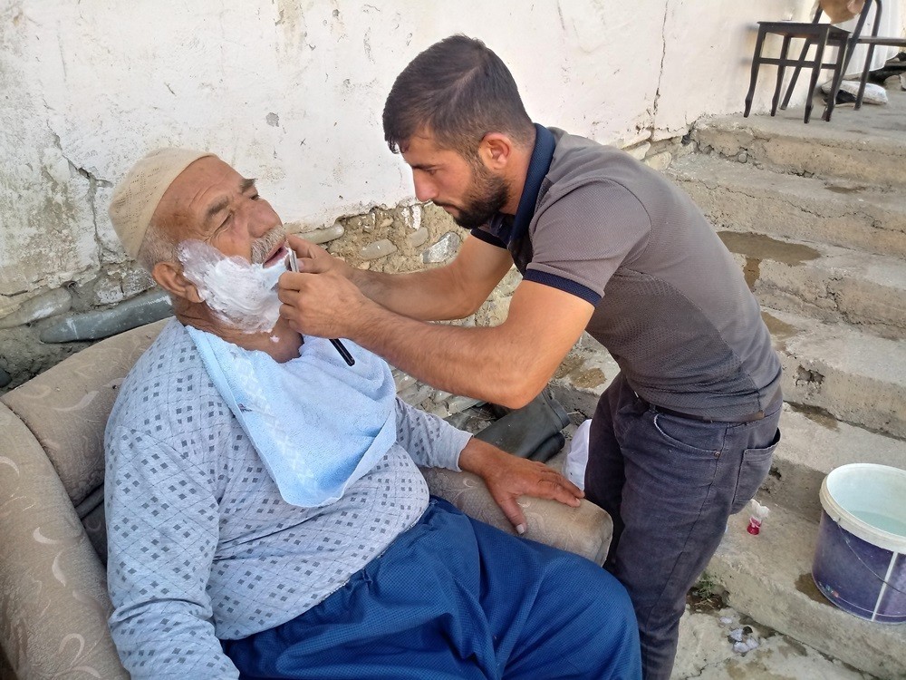 Gürpınar Belediyesinden bayram öncesi tıraş hizmeti 