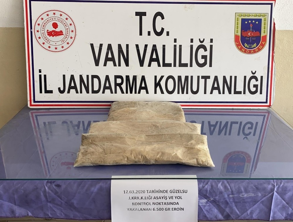 Gürpınar’da 6 kilo 500 gram eroin ele geçirildi 