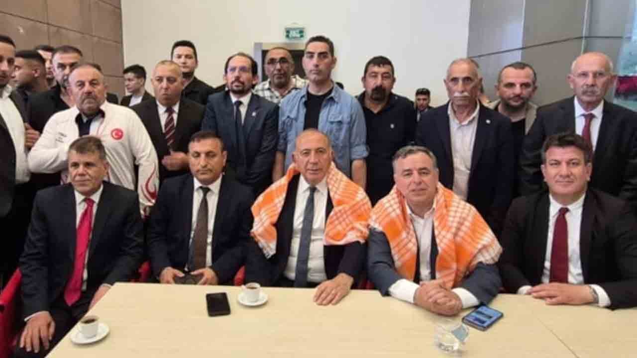 Gürsel Tekin fondaş Sözcü’ye fena çaktı! “Kendi trollerinin 