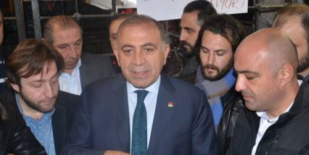 Gürsel Tekin’in giydiği gömleğin fiyatı nedir?