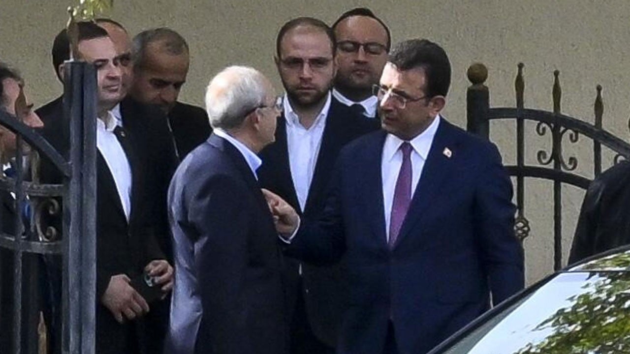 Gürsoy’dan CHP’den ayrılan İmamoğlu’na fotoğraflı gönderme: O parmak kınına sokuldu!