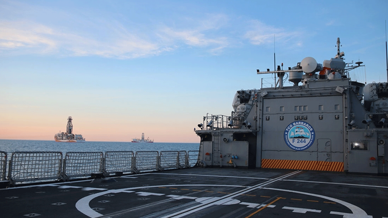 Gurulandıran TCG Barbaros paylaşımı