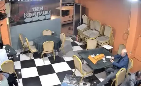 Gürültü terörü mahalleyi ayağa kaldırdı: Vatandaşlar deprem sanıp sokağa fırladı