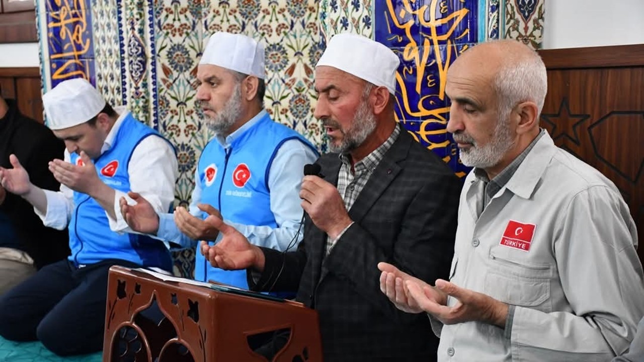 Gürün'de hacı adayları dualarla uğurlandı