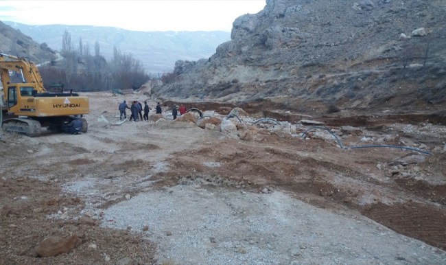 Gürün'de sulama kanalının patlaması