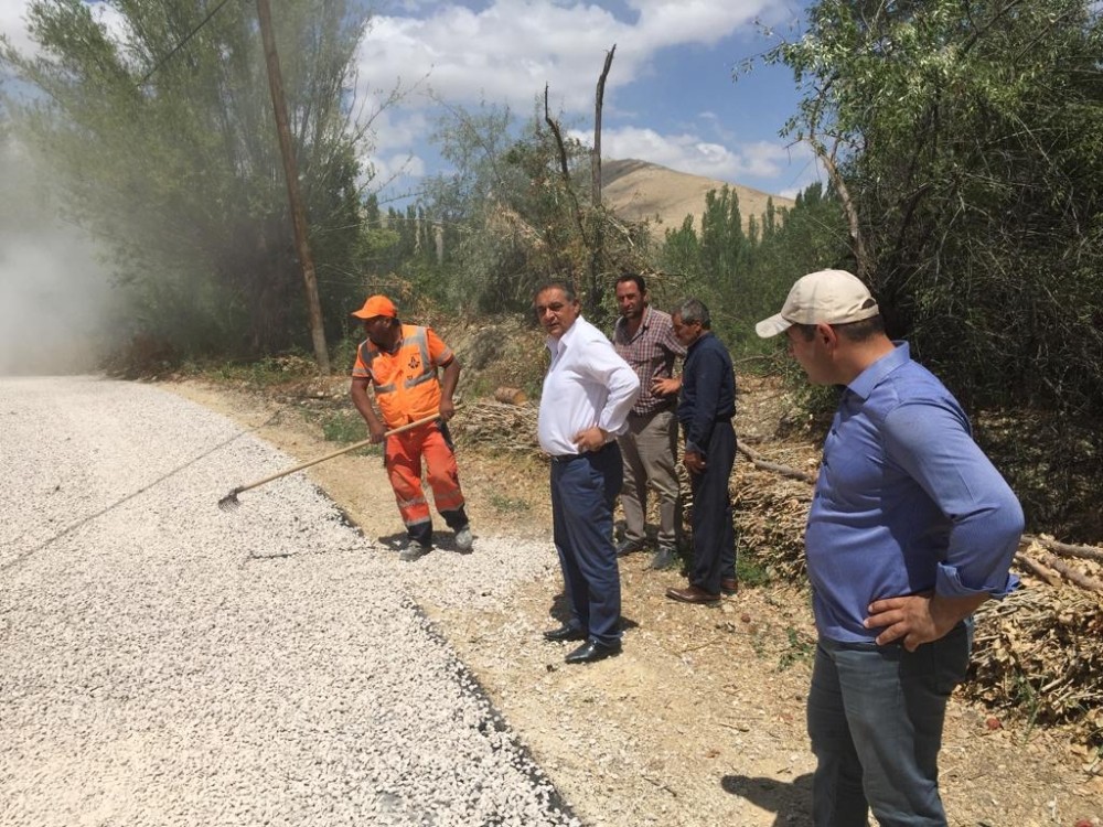 Gürün’de yollar yenileniyor 