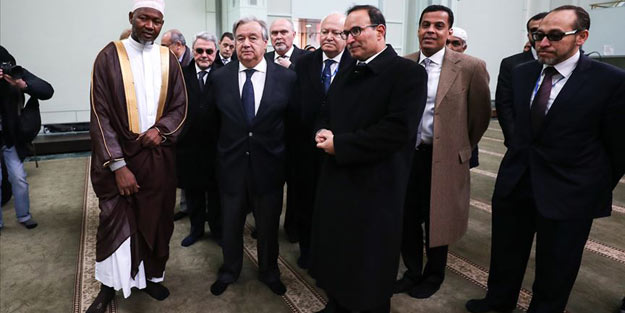 Guterres cami ziyaretinde bulundu