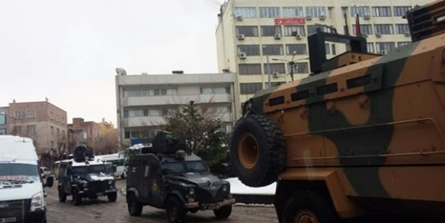 Dağdan şehre indiler! Asker ablukaya aldı