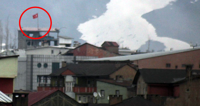 Güvenlik güçleri o bölgeye Türk bayrağı dikti
