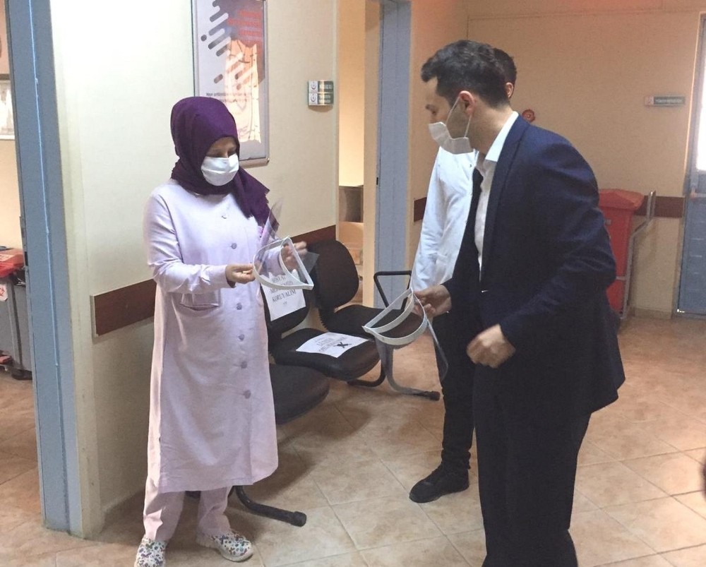 Güvenlik güçleri ve sağlık çalışanlarına siperlik maske desteği 