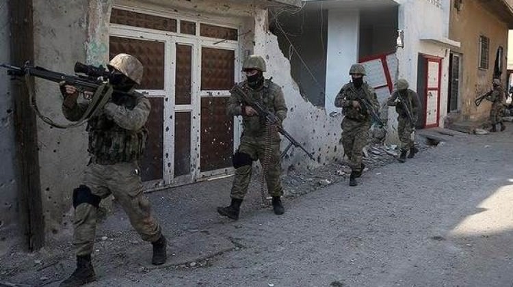 Sur'da askere uyarı: yaklaşırlarsa...