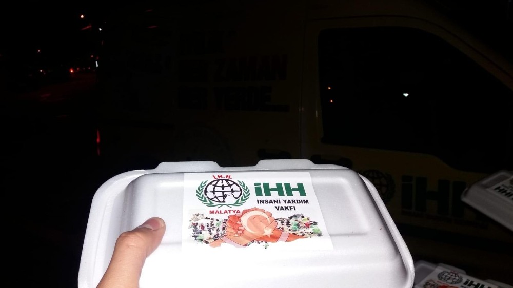 Güvenlik güçlerine sahurda yemek ikramı sürprizi 