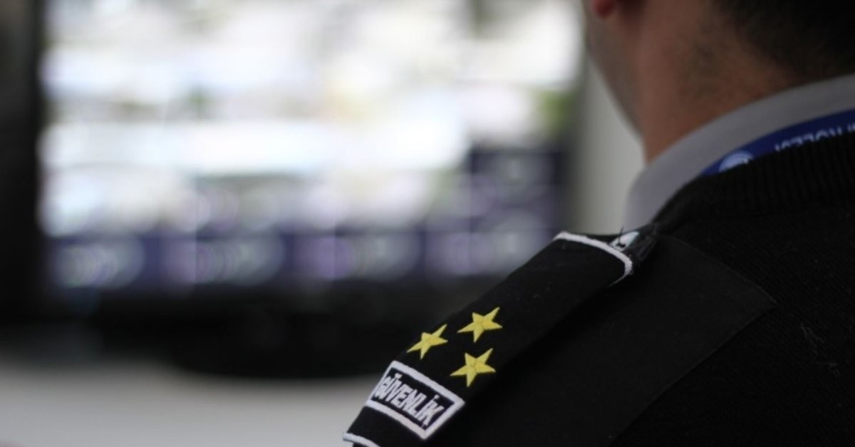 Güvenlik personellerinin kıyafetleri yenileniyor