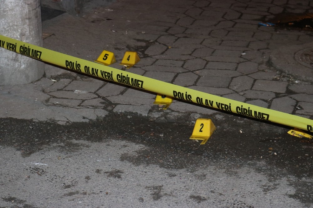 Güvercin beslerken kurşunların hedefi oldular 