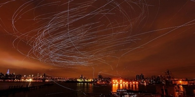 Güvercinlere LED ışık takıp gökyüzüne saldı