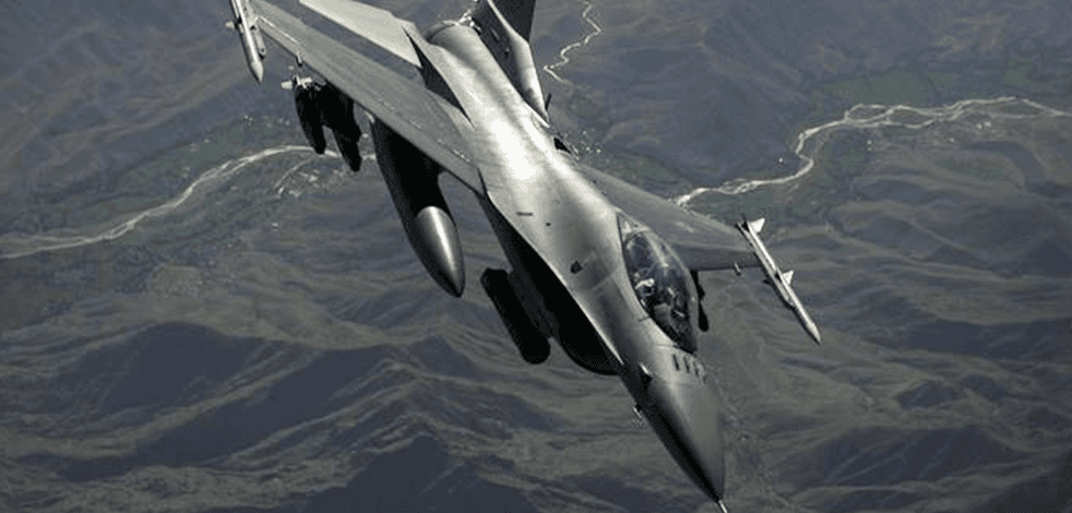 Güya Afganistan’dan çekilen ABD’den Taliban’a hava saldırısı!