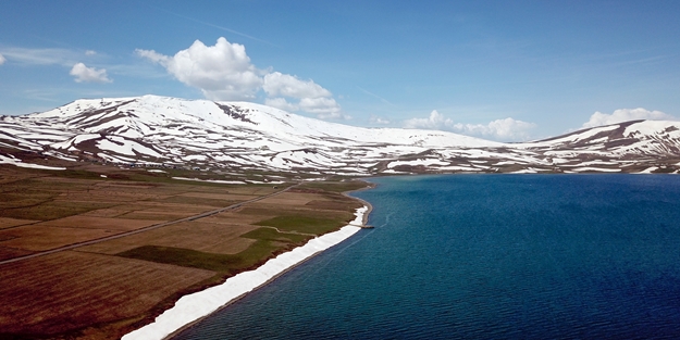 Güzelliğiyle göz dolduruyor: Ağrı Balık Gölü