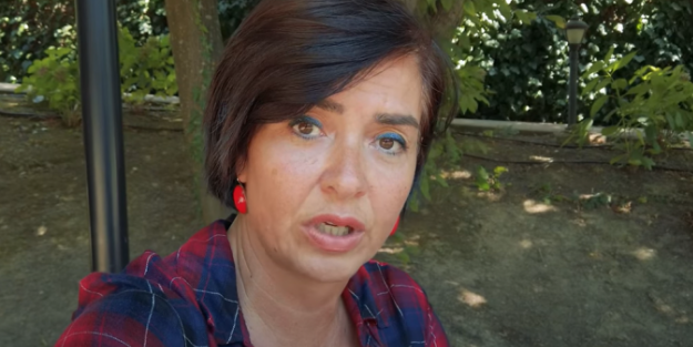 Ha ha ha ha! ‘Bir haber’ nedeniyle Özlem Gürses’in üstüne gidiyorlarmış!