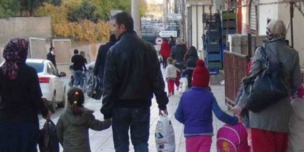 Haberi alan vatandaş evlerini terkediyor