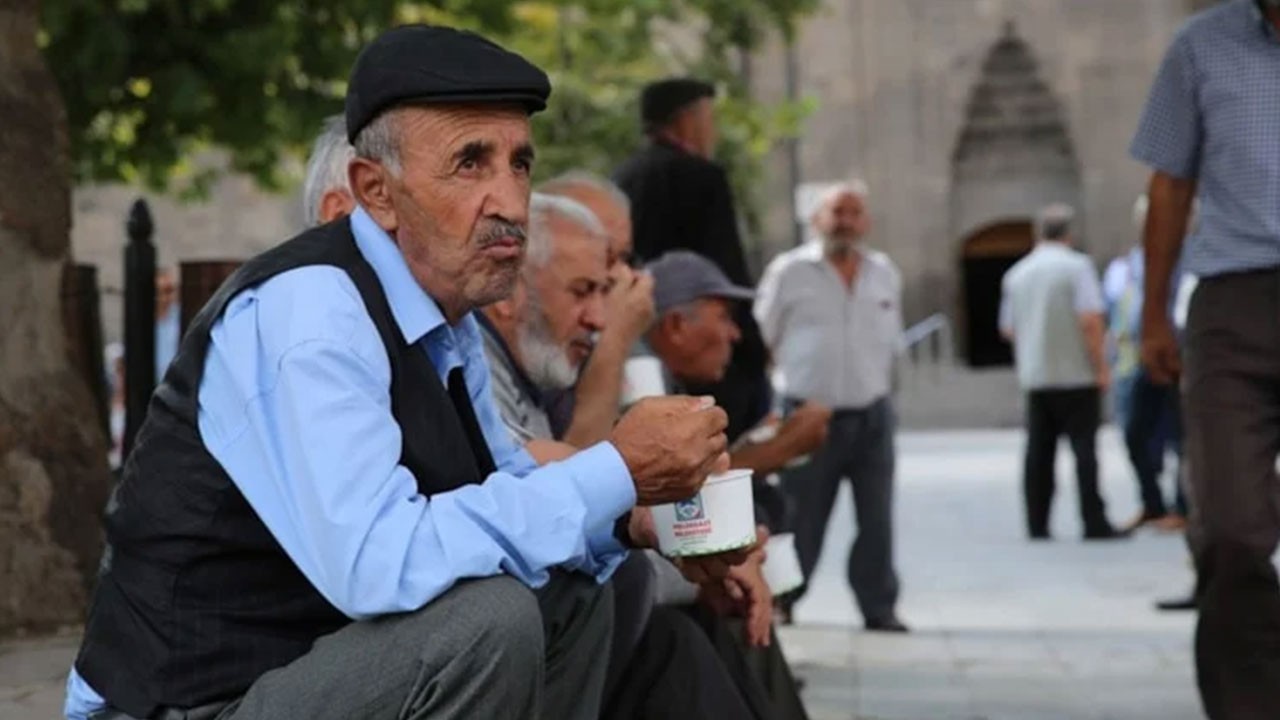 Haberi Ankara'dan aldı: Her emekliye maaşına ek olarak 9 bin lira