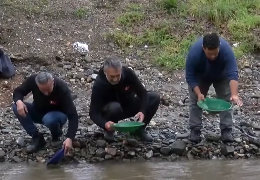 Haberi duyan soluğu orada aldı! Altın avcıları dere yatağını mesken eyledi