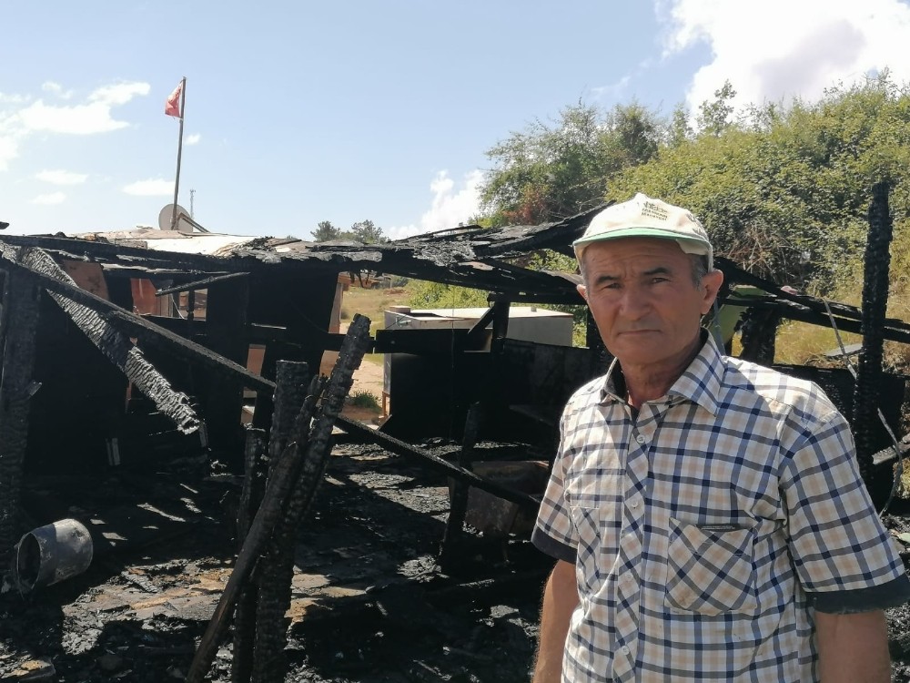 Haberi yakınlarından aldı alev alev yanan ağılıyla karşılaştı 