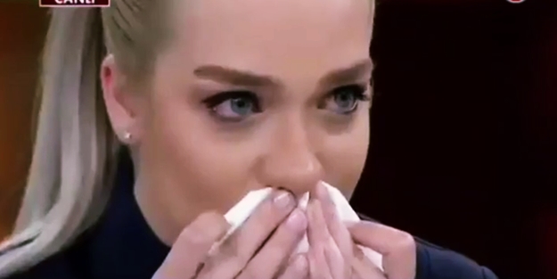 Habertürk sunucusunu ağlatan Kur'an tefsiri - VİDEO