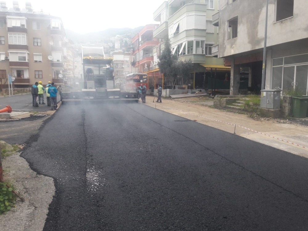 Hacet mahallesinde sıcak asfalt 