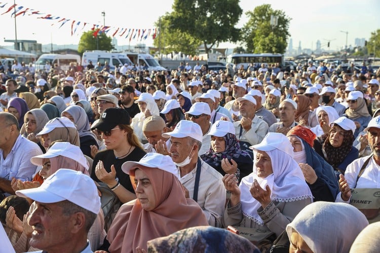 Hacı adayları için Harem Otogarı'nda uğurlama merasimi düzenlendi
