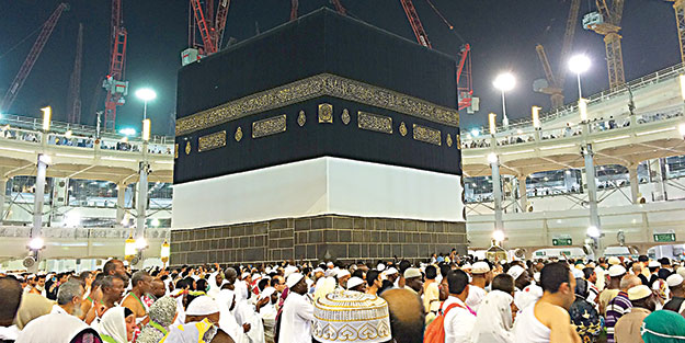 Hacı adayları Kâbe’ye akıyor