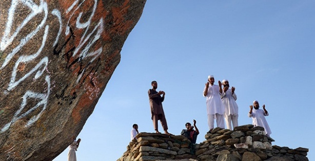 Hacı adayları kutsal mekanları ziyaret ediyor