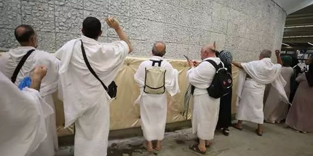 Hacı adayları Mina'da şeytan taşladı