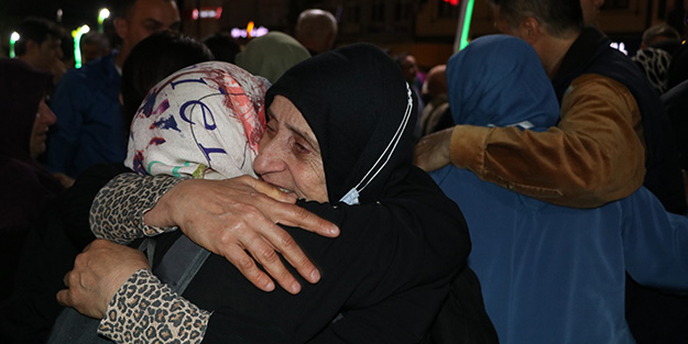 Hacı adayları sevinç gözyaşlarıyla kutsal topraklara uğurlandı