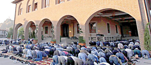 Hacı Bayram Camii’nde bayram coşkusu