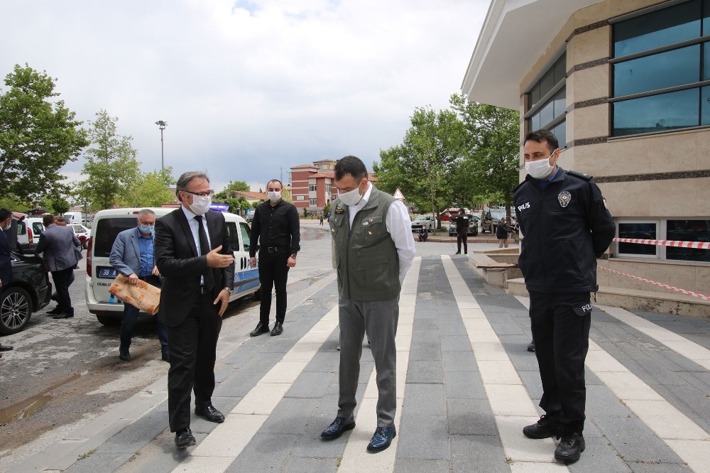Hacılar’da sosyal mesafeli ilk Cuma namazı coşkuyla kılındı 
