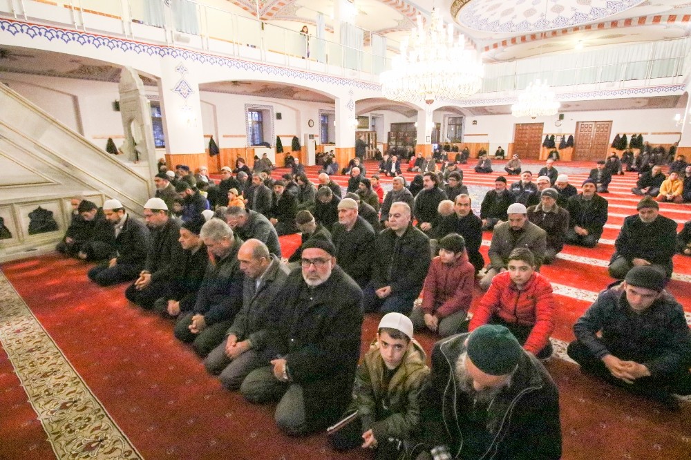 Hacılarlılar sabah namazında bir araya geldi 
