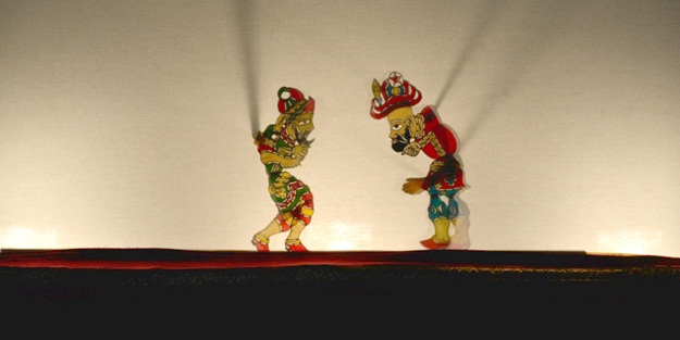 Hacivat ve Karagöz özel ellerde yeniden oynandı