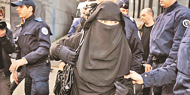 Haçlı Batı’nın hedefi tahrif edilmiş İslâm