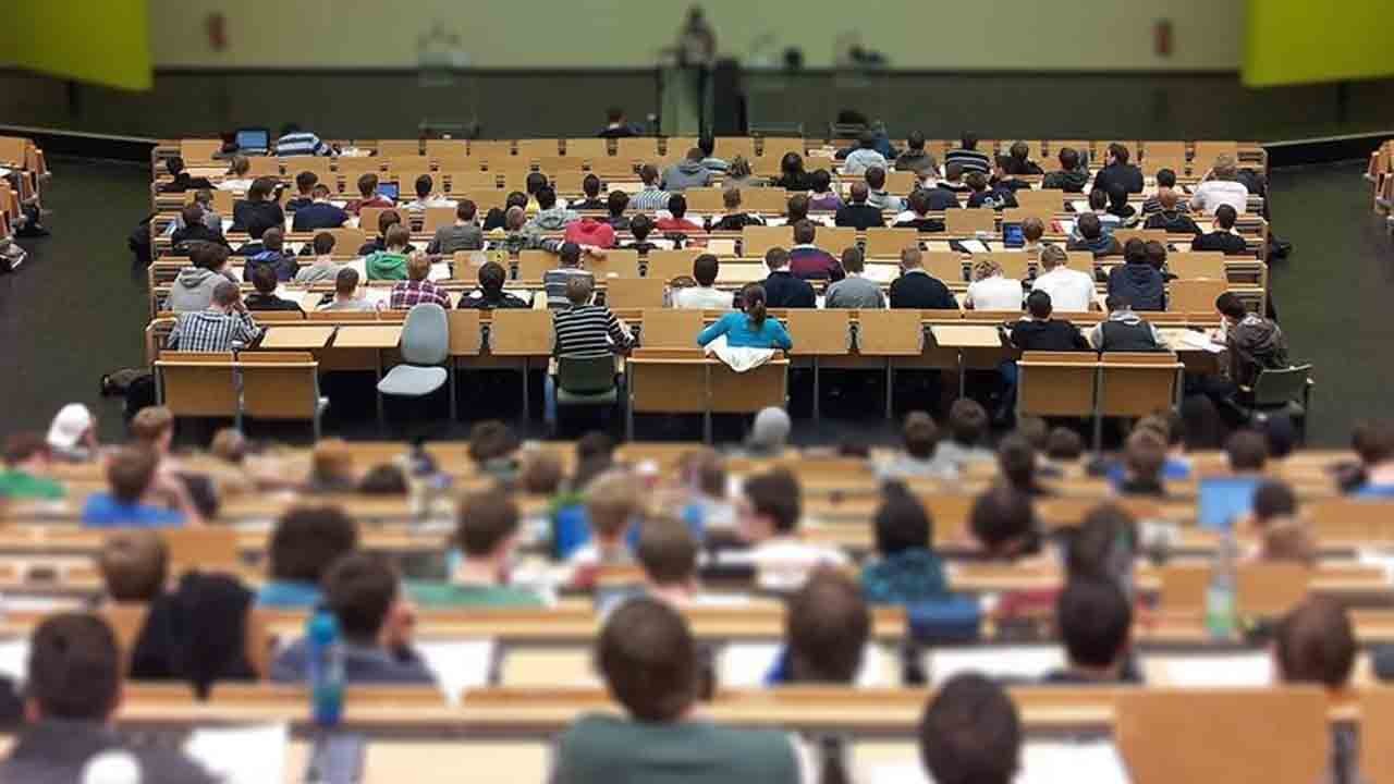 Hademelikten yöneticiliğe: Üniversitede sahte diploma skandalı