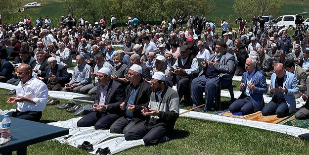 Hadi İYİ Partili Koray Aydın ile de dalga geçsenize! Yağmur duasına çıktı