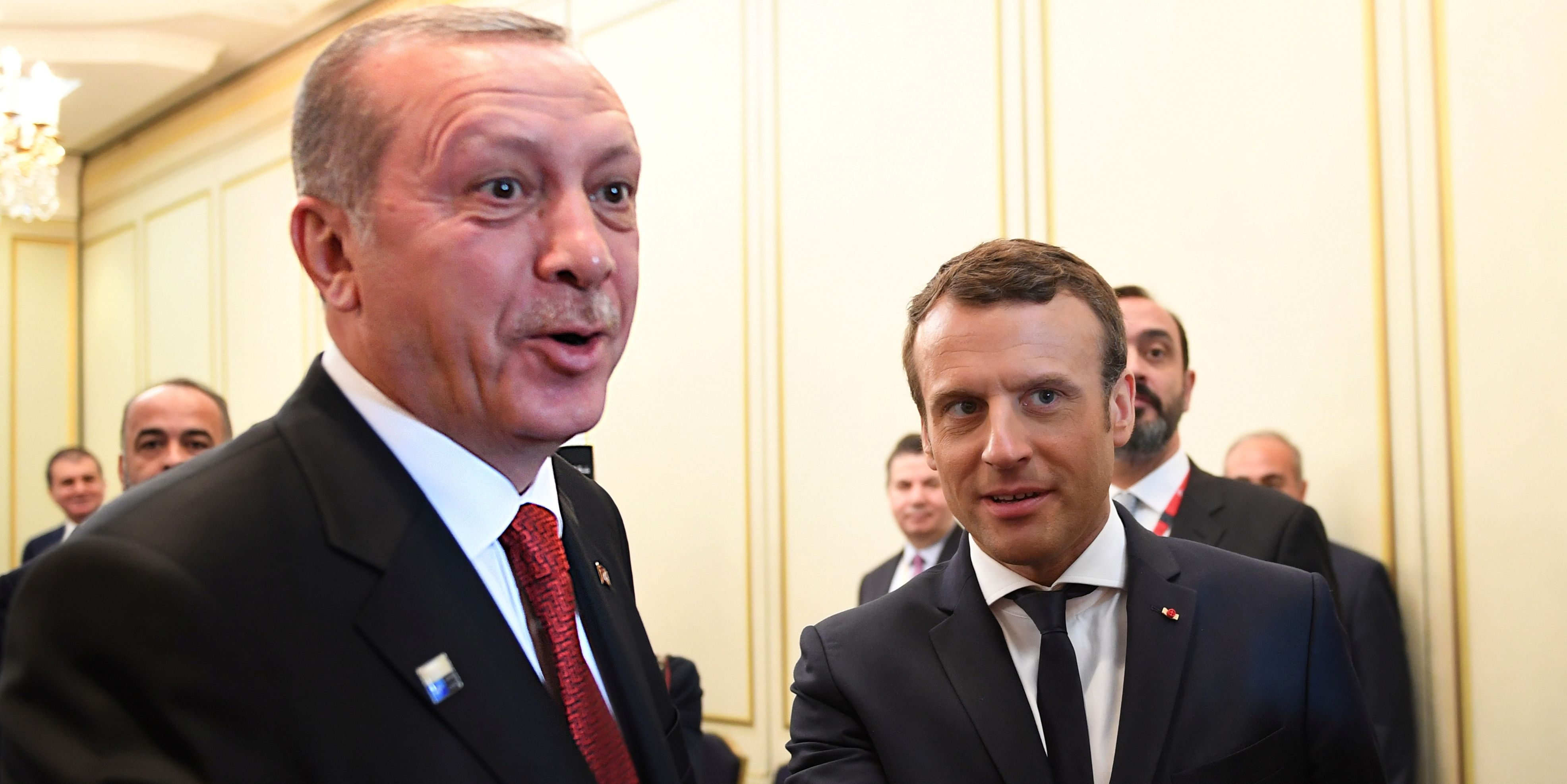 Hadi lan oradan Macron! Siz kimi kandırıyorsunuz?