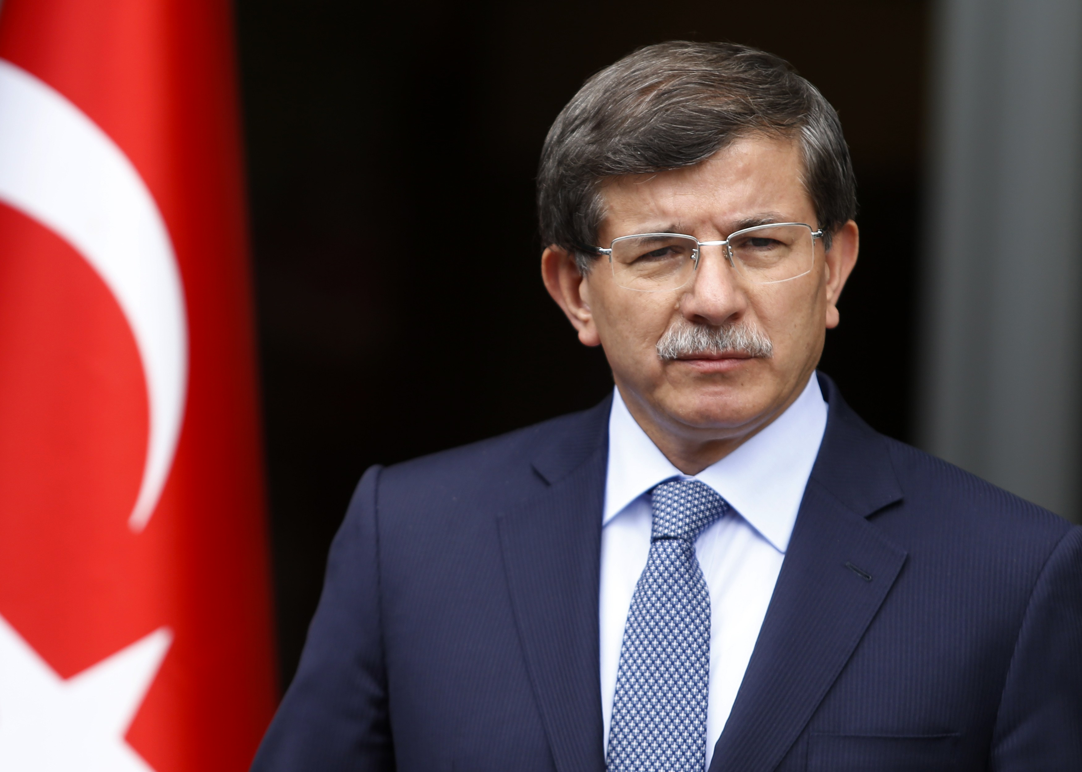 Hadi oradan be Ahmet Davutoğlu! O zırvaları böyle savunmaya çalıştı