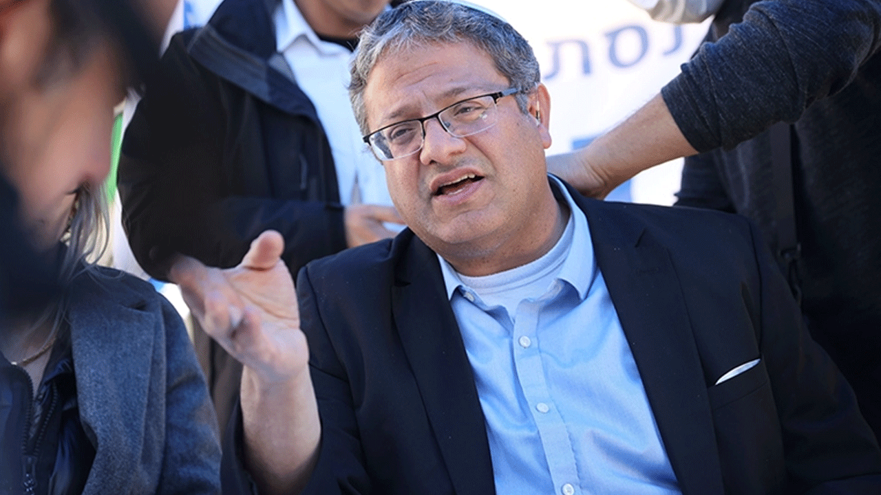 Hadsiz terörist yine Mescid-i Aksa'yı kirletti