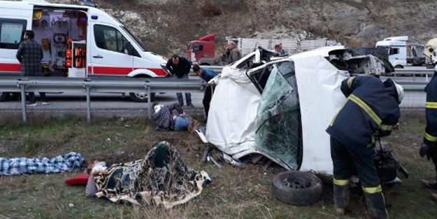 Hafif ticari araç şarampole devrildi: 6 İranlı yaralı