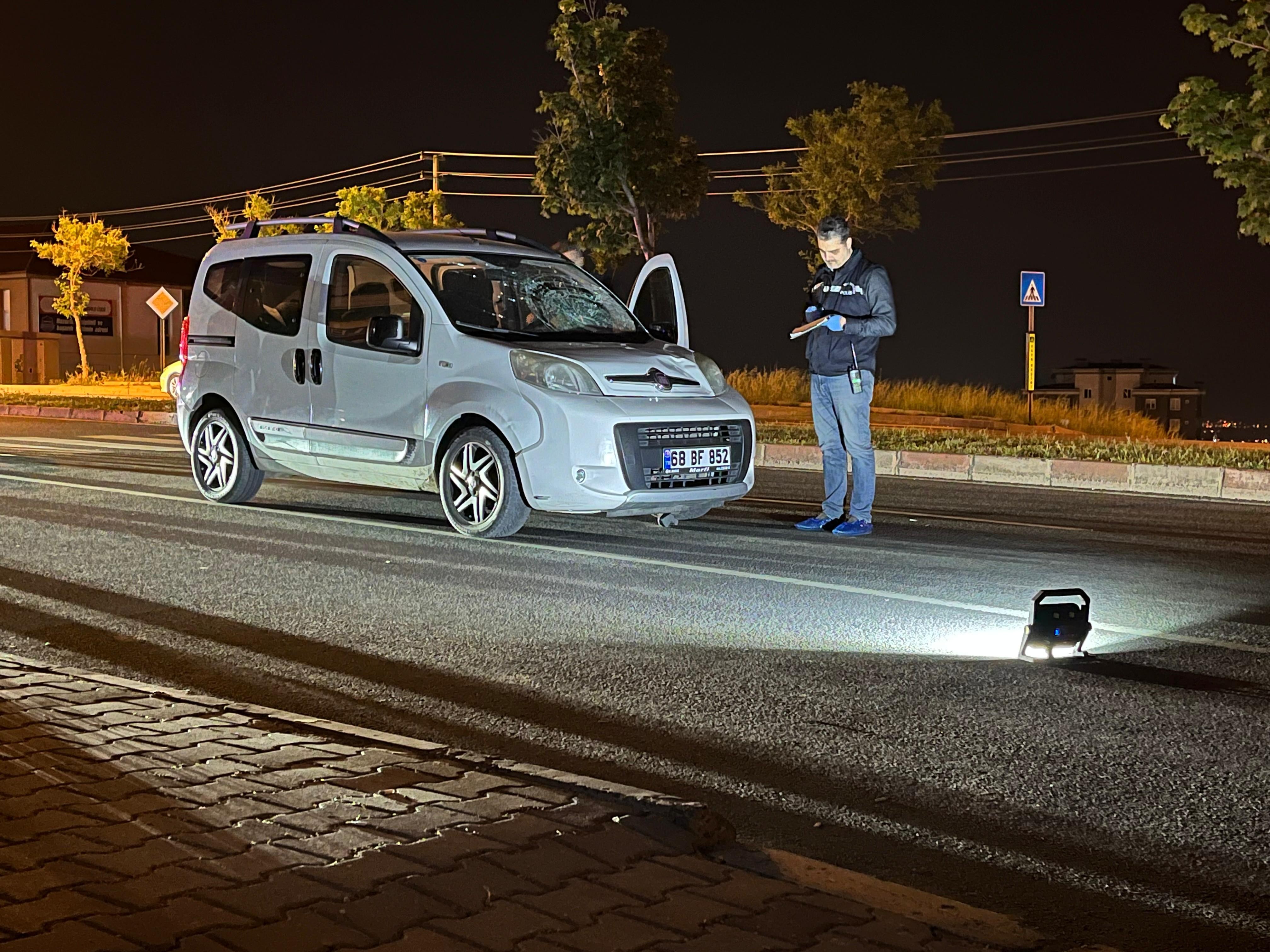 Hafif ticari aracın çarptığı kadın hayatını kaybetti