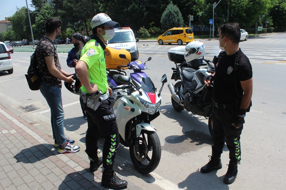 Hafif ticari aracın çarptığı motosiklet sürücüsü yaralandı 