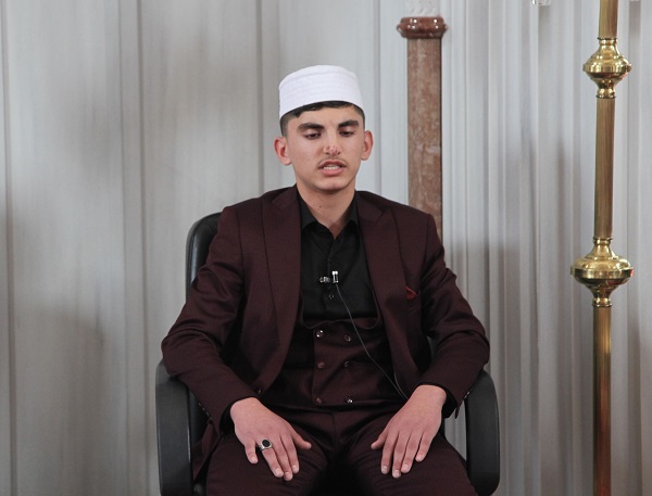 Hafız öğrenci bir günde hatim indirdi