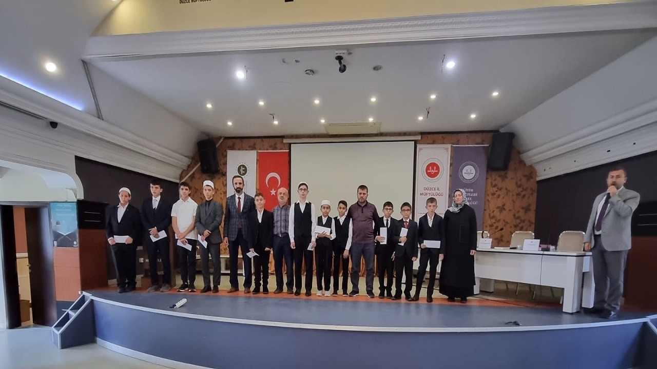 Hafızlar Düzce'de yarıştı