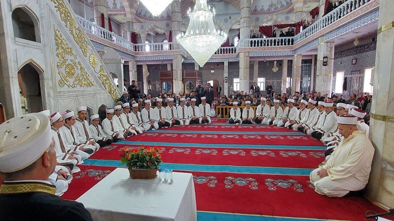 Hafızlar düzenlenen merasimle icazet aldı