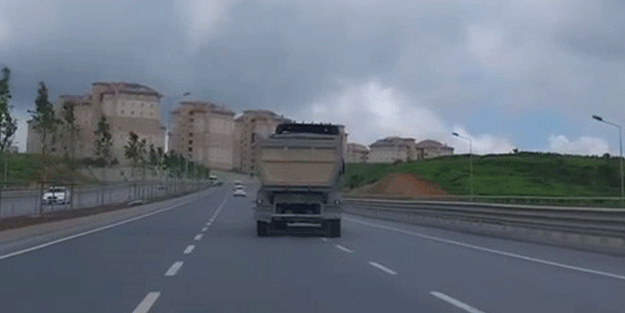 Hafriyat kamyonu tehlike saçtı! O anlar kamerada
